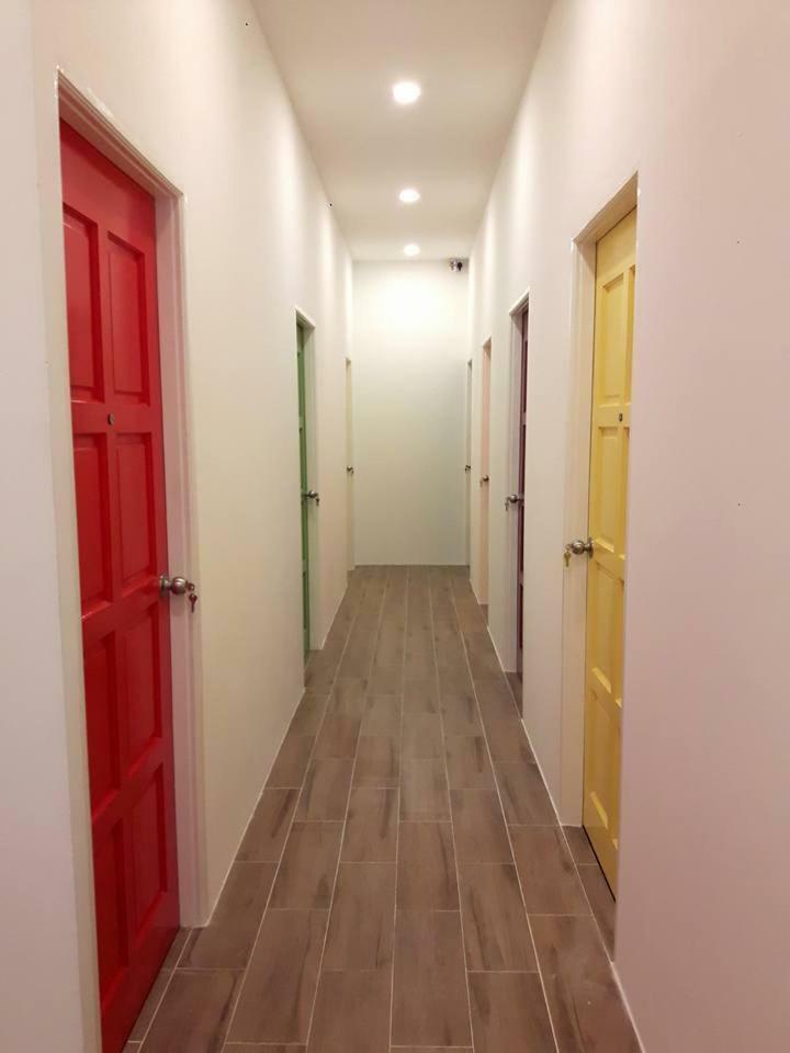 Ez Lodgings Kampong Gadong Kültér fotó