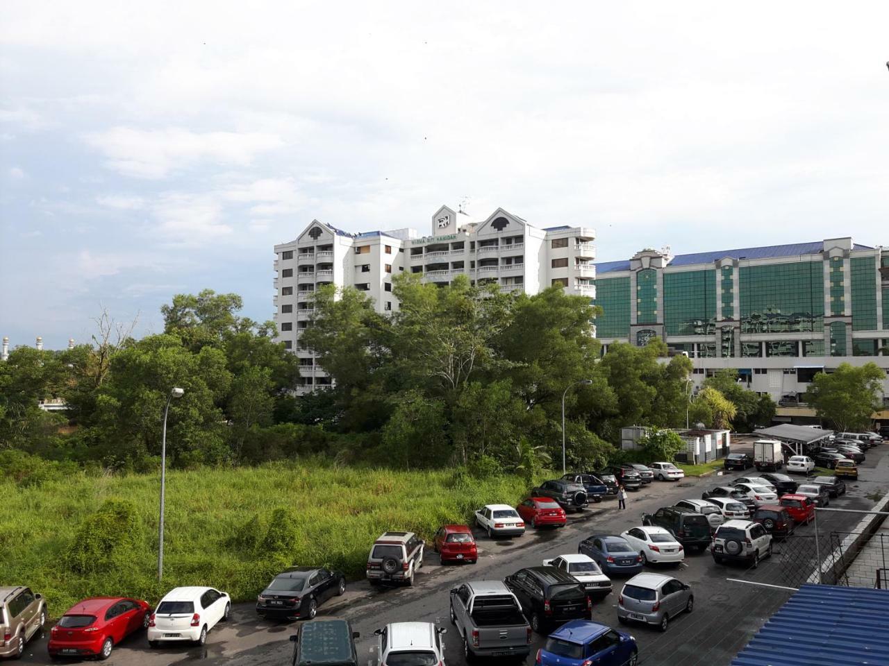 Ez Lodgings Kampong Gadong Kültér fotó