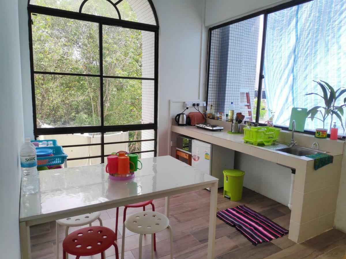 Ez Lodgings Kampong Gadong Kültér fotó