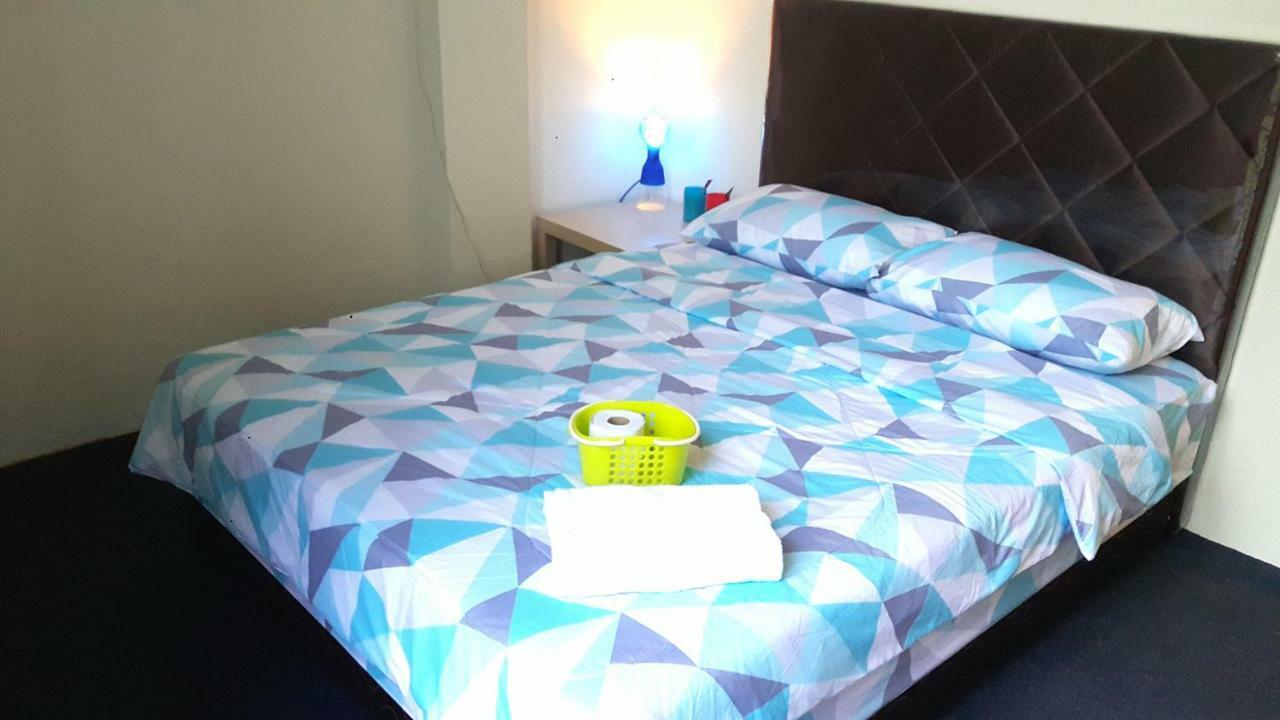 Ez Lodgings Kampong Gadong Kültér fotó